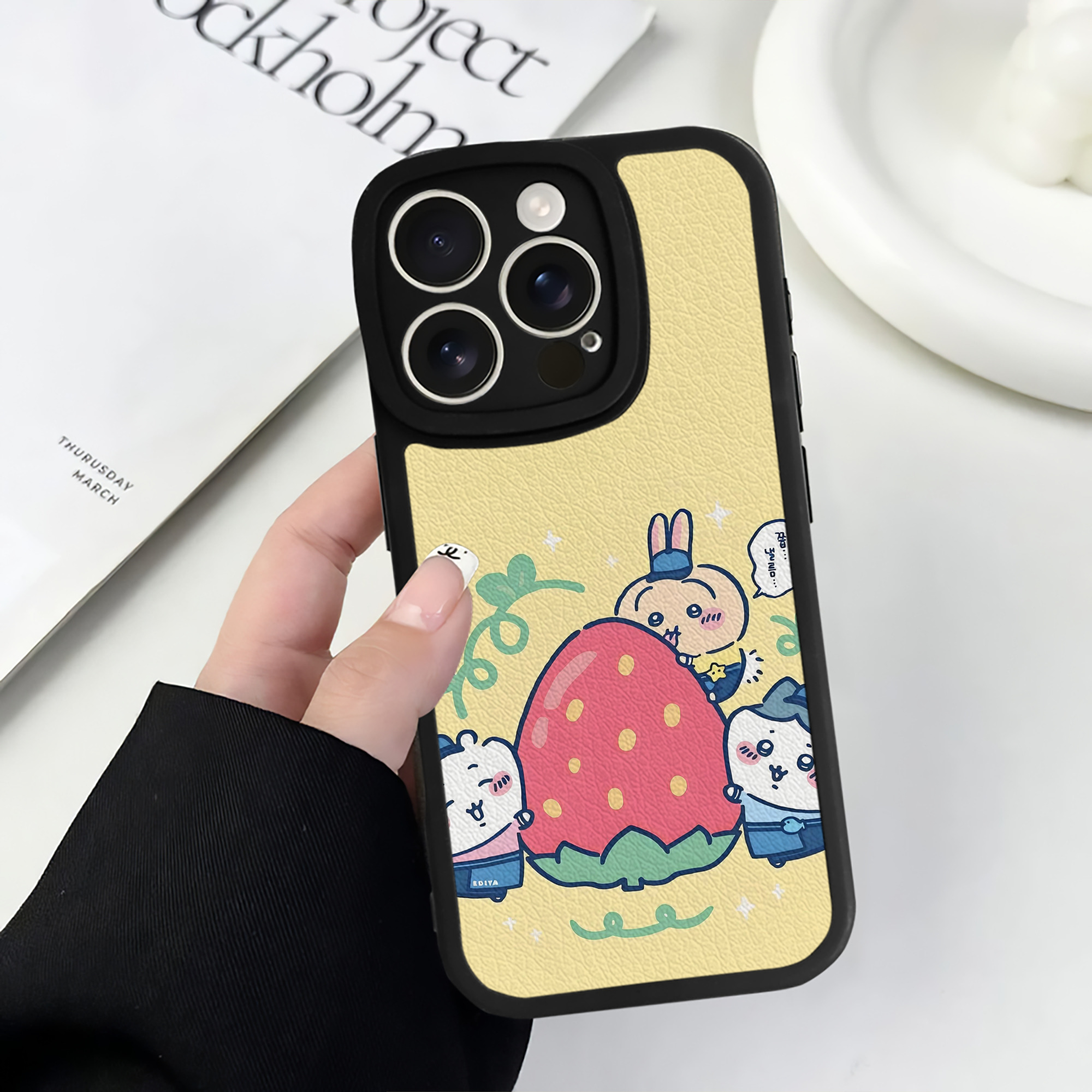（画像用） ちいかわ Chii-kawa 【iPhone 16シリーズ対応】シリコンスマホケース（レザー調） 材質：シリコン